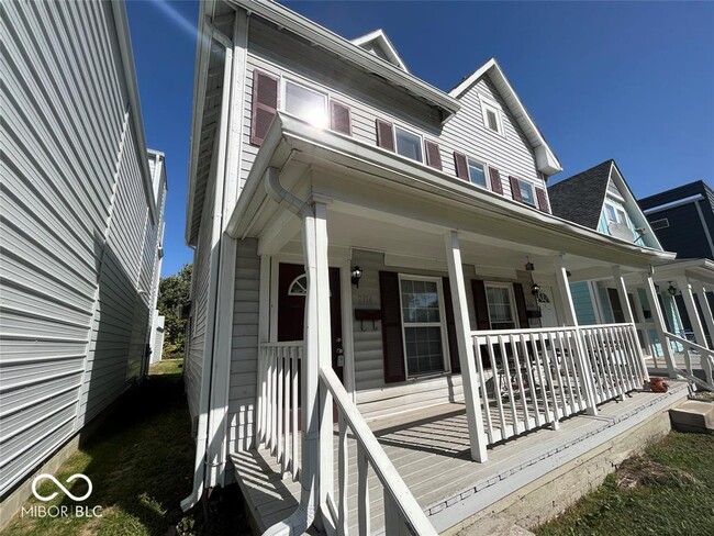 2114 S Woodlawn Ave