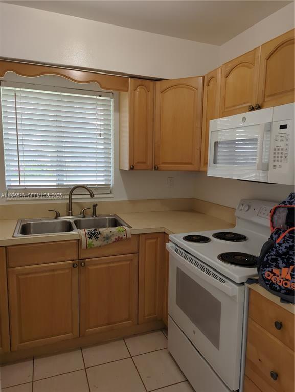 Photo - 1544 Arthur St Unit 2