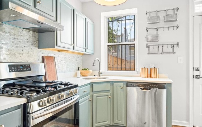 Photo - 424 Oakdale Pl NW