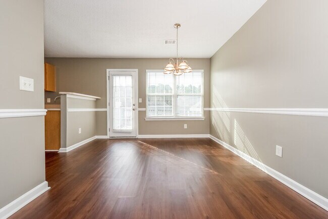 Photo - 2025 Registry Dr