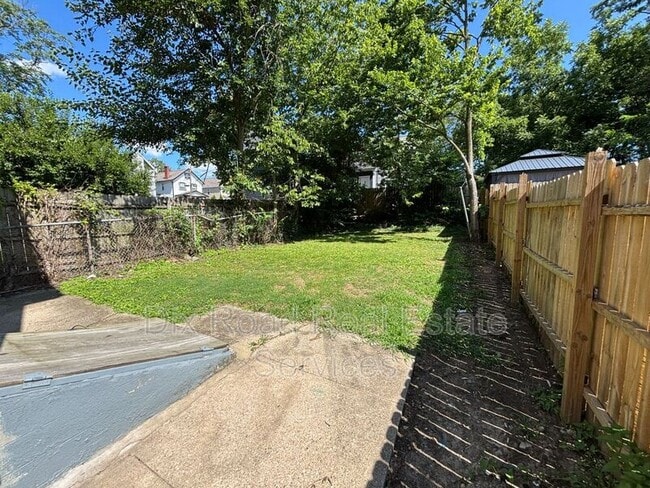 Photo - 1852 Hewitt Ave