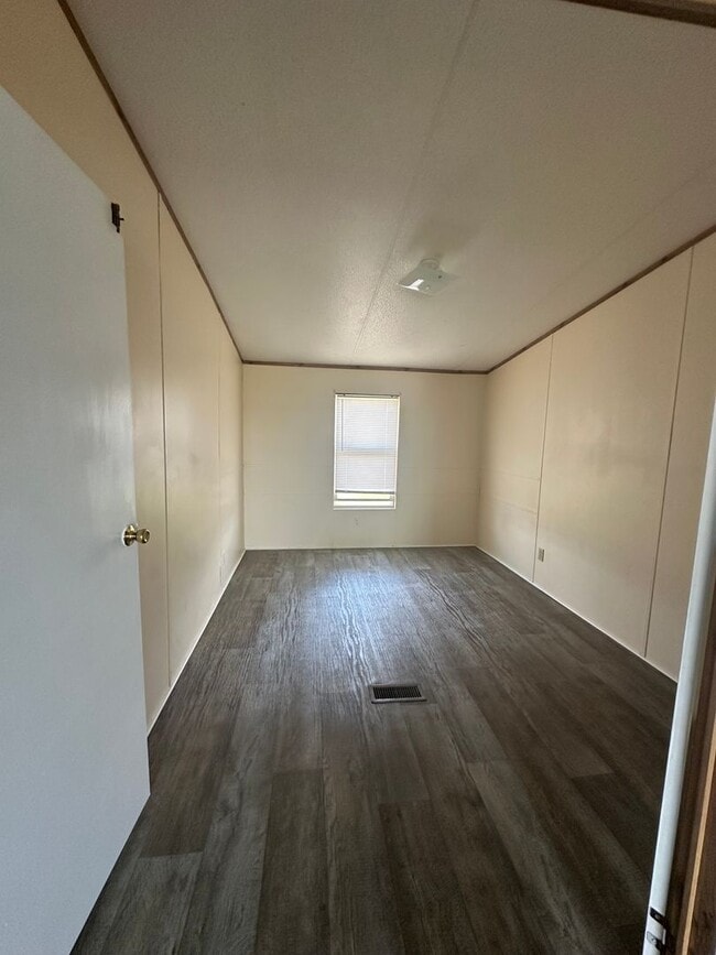 Photo - 4 Bed/2 Bath Mobile Home-UNDER RENOVATIONS