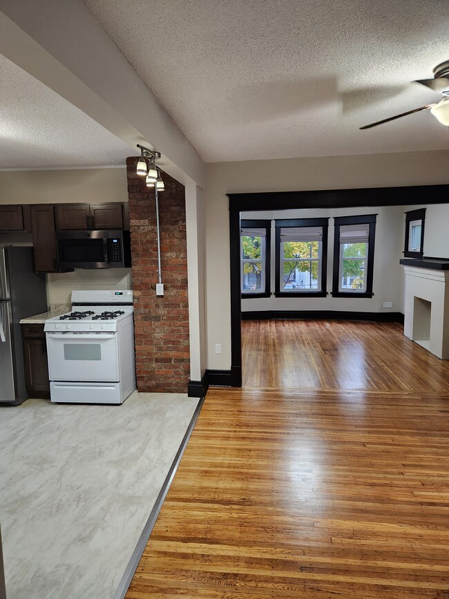 Photo - 17 Meriden St Unit Upper Flat