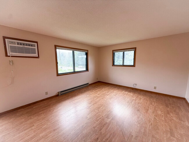 Photo - 622 Saxonwood Rd