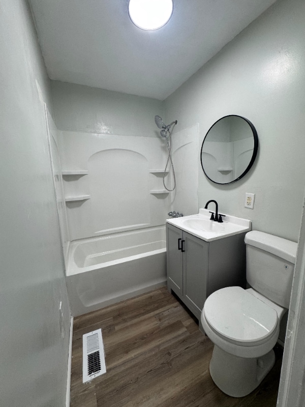 Photo - 3830 E 189th St