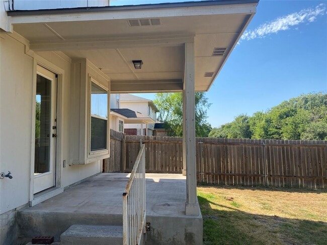 Photo - 501 Grey Feather Ct