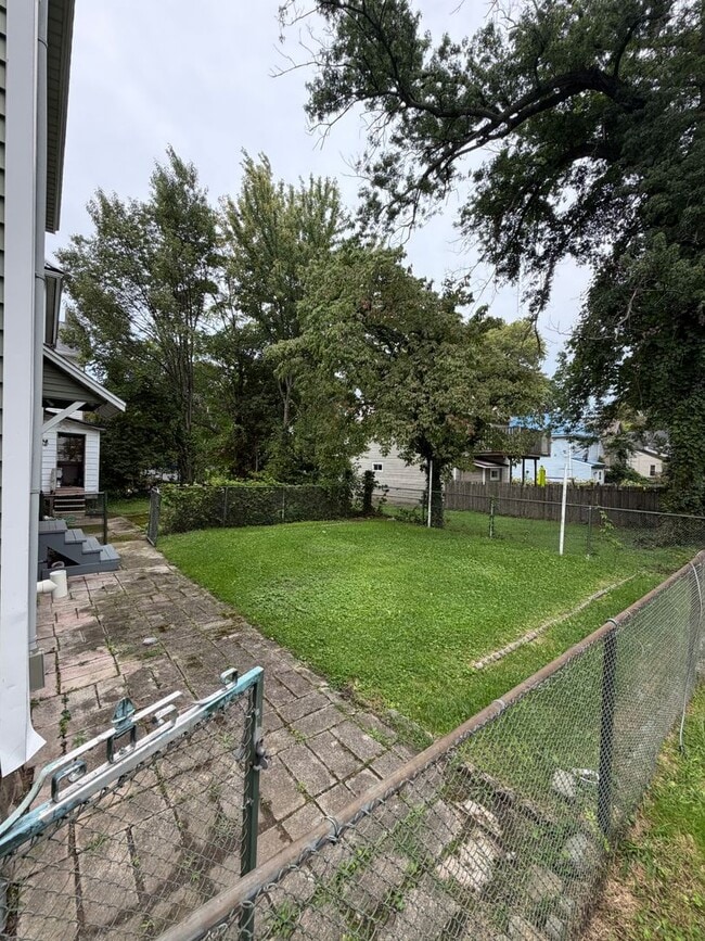 Photo - 307 Poplar St