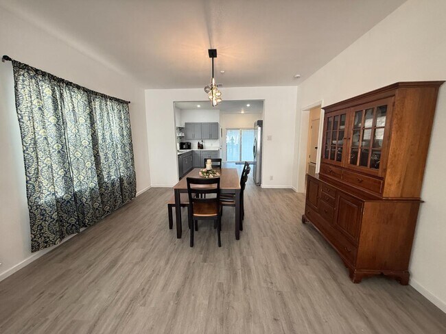 Photo - 727 Indiana St