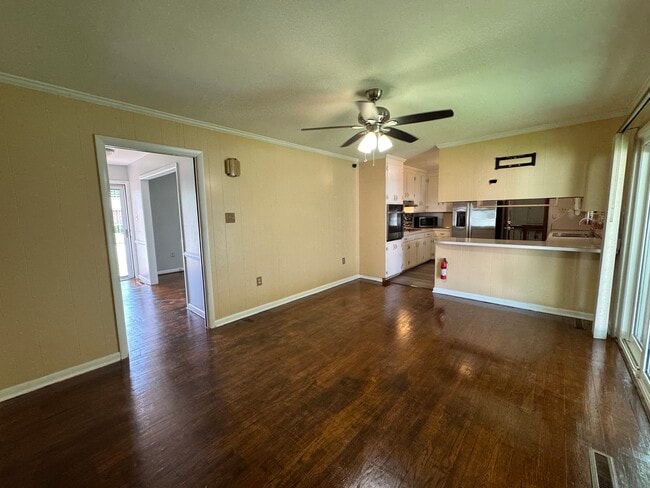 Photo - 117 Southerland Dr