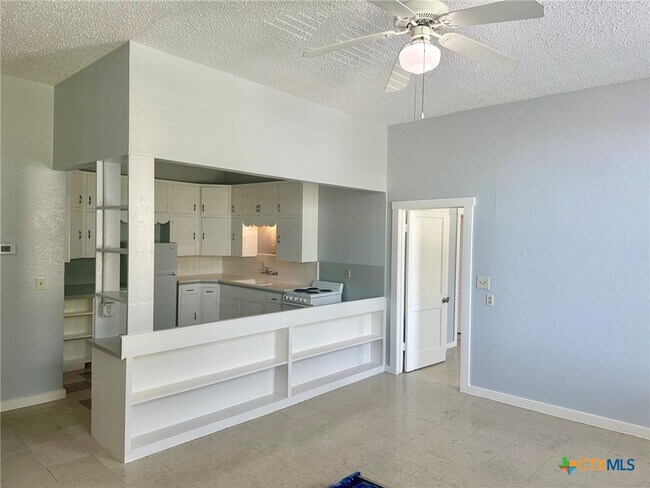 Photo - 140 E San Antonio St Unit 5