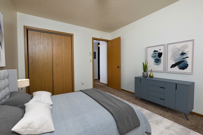 Fargo, ND Southwind Apartments | Bedroom