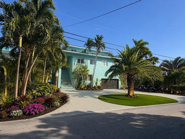 Photo - 124 Indies Dr N
