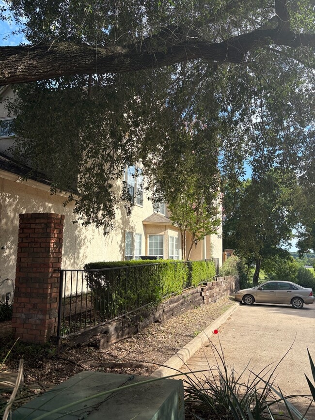 Photo - 7 Country Club Pl