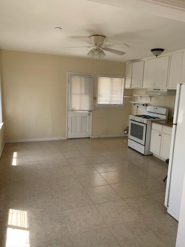 Photo - 14116 Sylvan St