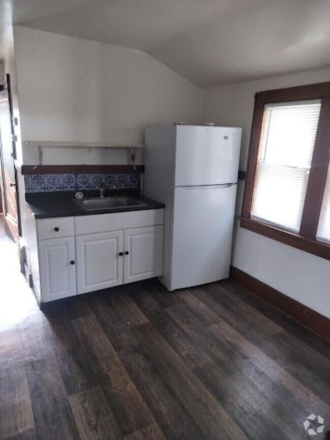 Building Photo - 3655 E Holmes Ave Unit Upper Rental