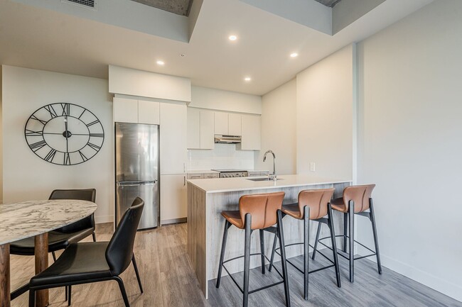 Photo - 205 Blvd. Marcel-Laurin Unité 516