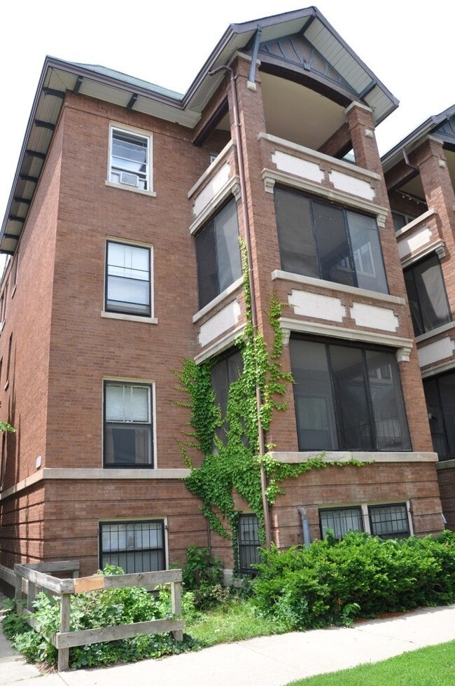 Photo - 3700 N Fremont St Apartment Unit 3