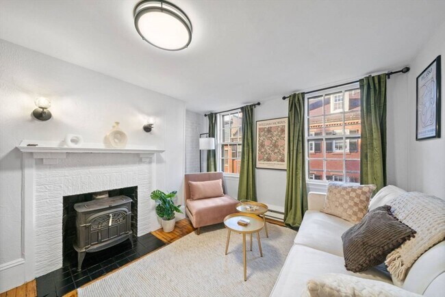 Photo - 102 Revere St Unidad 3