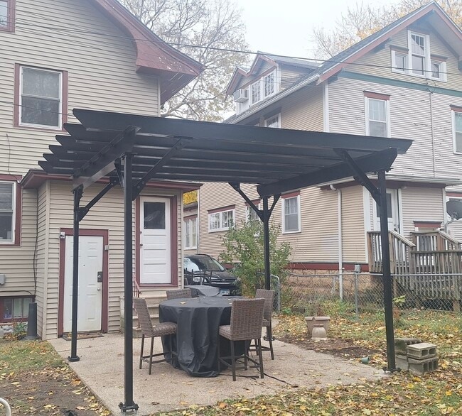 Building Photo - 220 Center St Unit 220-1/2 Center Street