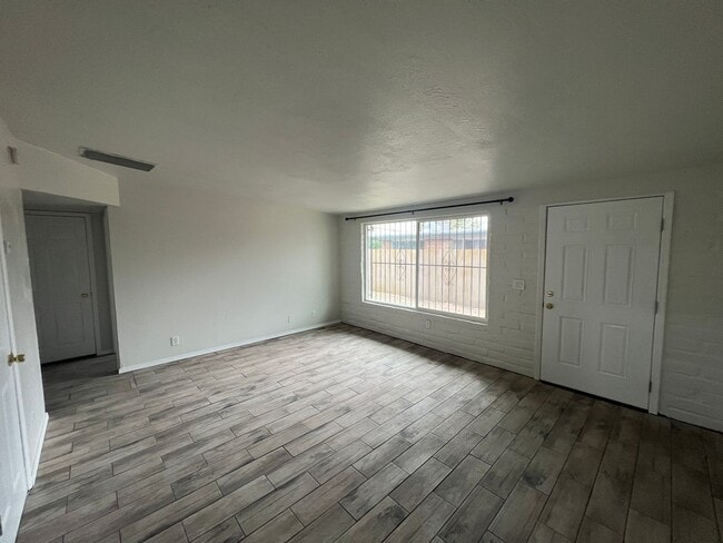 Photo - Recently Remodeled 2 Bedroom Duplex Apartment in Convenient Central Location