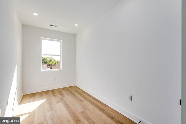 Photo - 1223 W Lehigh Ave