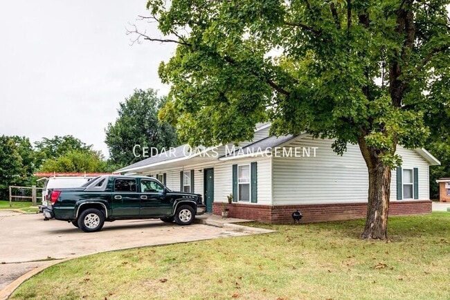 Photo - 208 Josie Pl