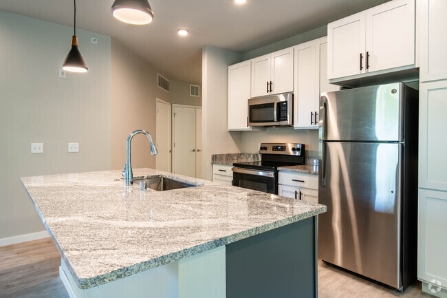 2BR, 2BA - 1162SF