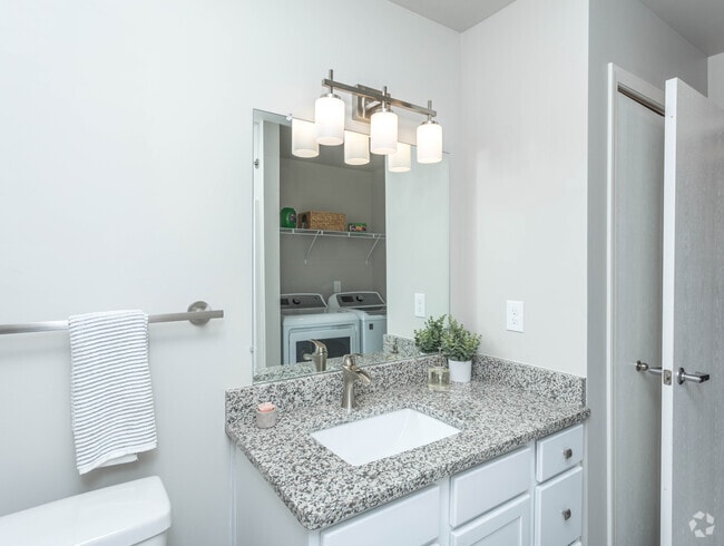 1BR, 1BA - 697 SF