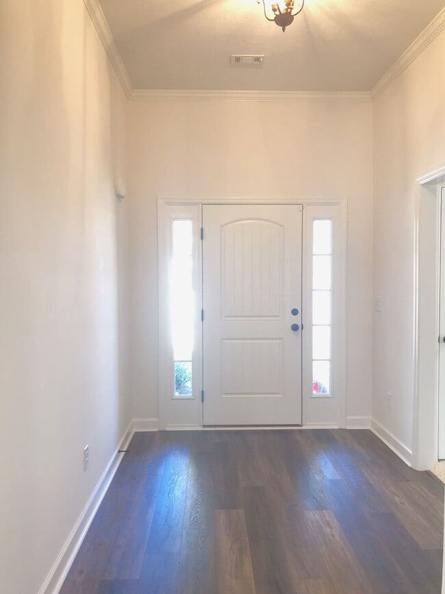 Photo - 807 Goodale Dr