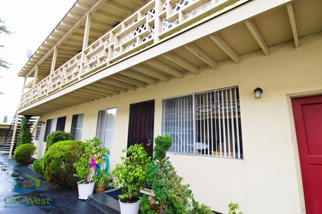 Building Photo - $1,995 - Remodeled 1 Bed/1 Bath in San Jos... Unit 164Top2