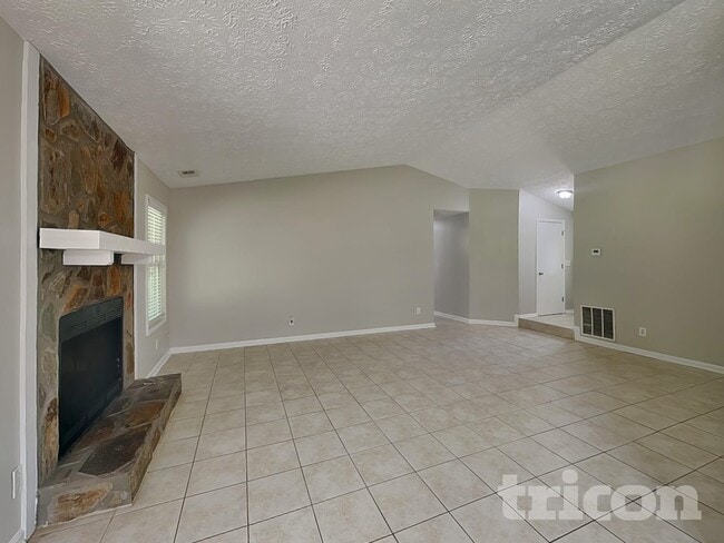 Photo - 811 Riverstone Ln