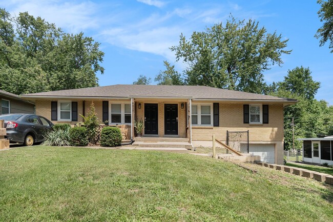 Building Photo - **$0 Application Fee for August!** Charmin... Rental