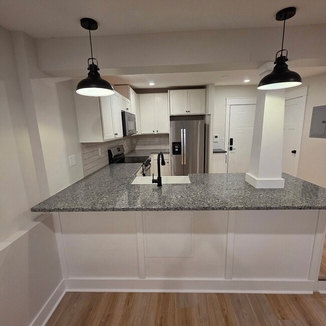 Building Photo - 843 Main St Unit 107