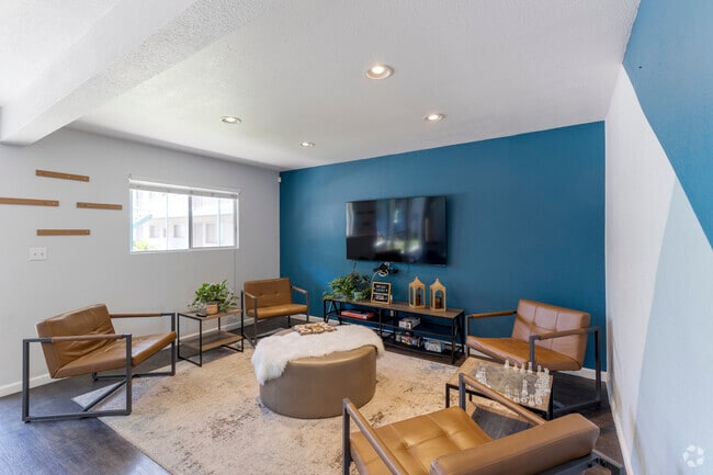 LOUNGE - University Pointe Apartments