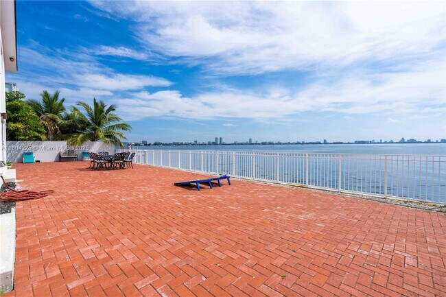 Photo - 1850 S Treasure Dr Unidad 5