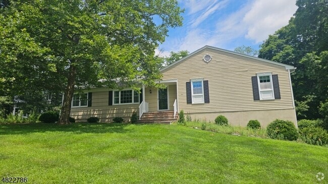 Building Photo - 1 Birch Dr Rental