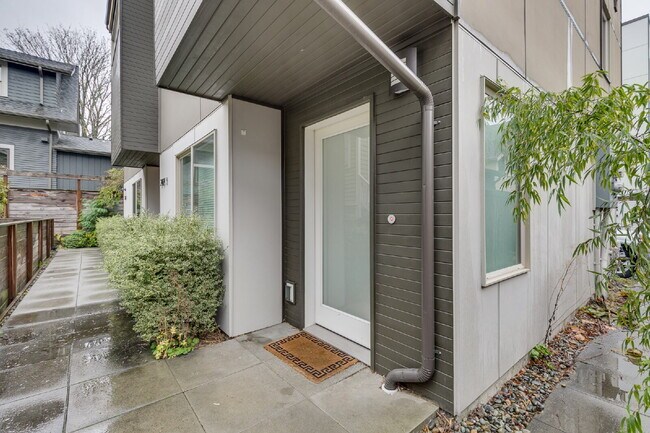 Photo - Modern Ballard 3 bedroom townhome for rent!