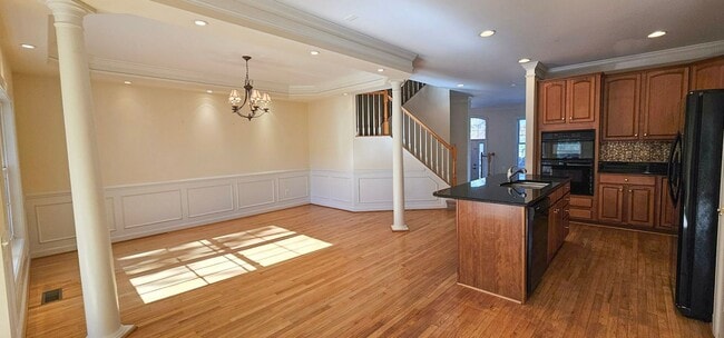 Photo - Beautiful And Spacious 3 Bed 3.5 Bath Bric...