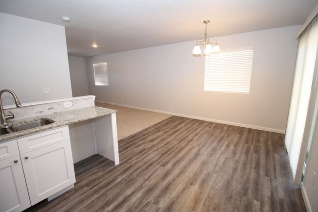 Photo - 943 E Moreno Ave