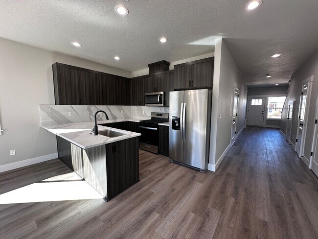 Photo - 176 Unit 1067 Sassafras