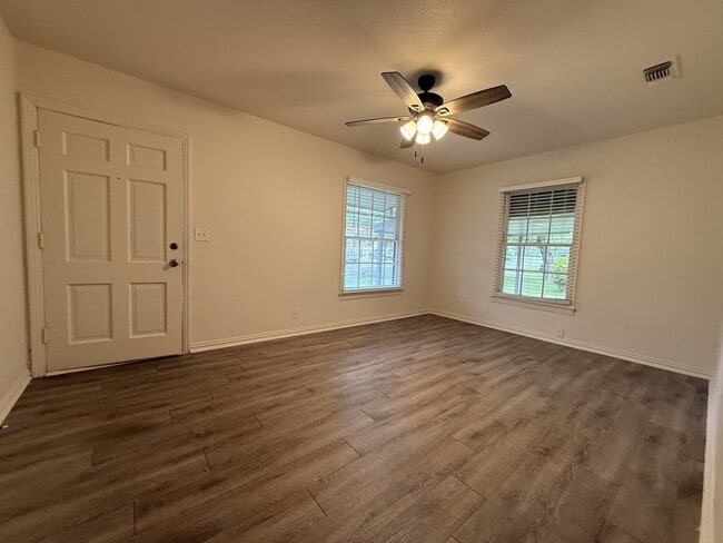 Photo - 4909 Roanoke St