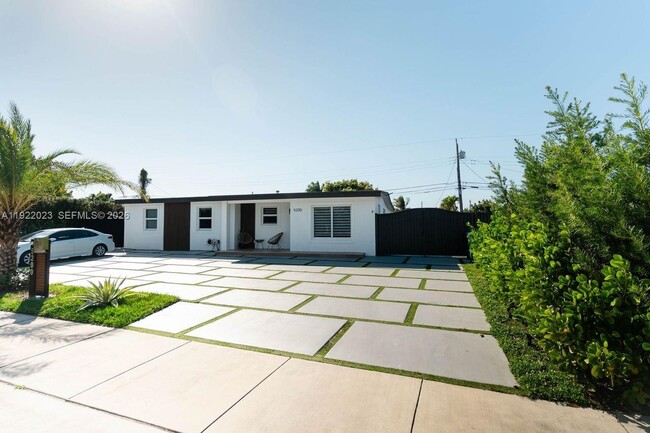 Photo - 5200 SW 114th Ct