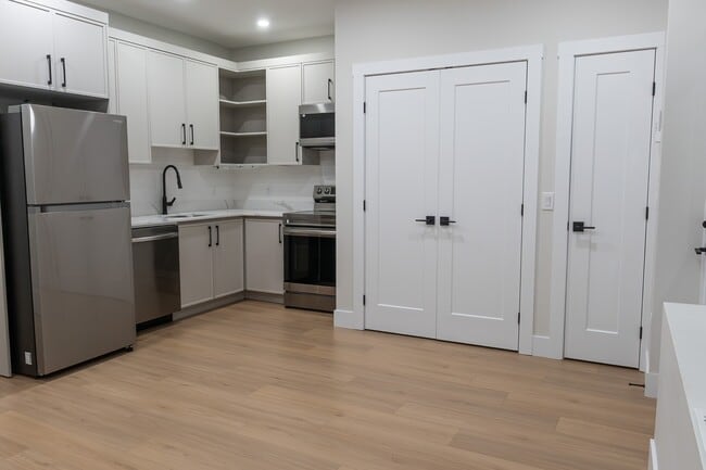 Photo - 171 Colonial Cres