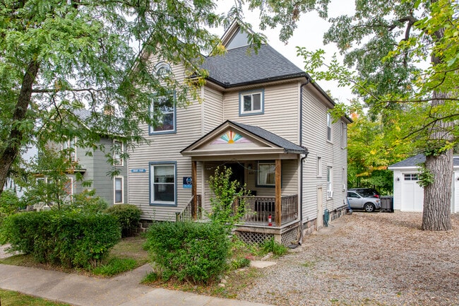 Building Photo - 335 Catherine St