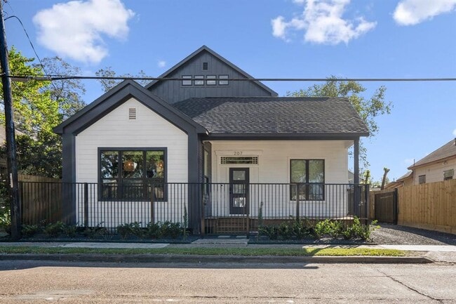 Building Photo - 207 Lockwood Dr Rental