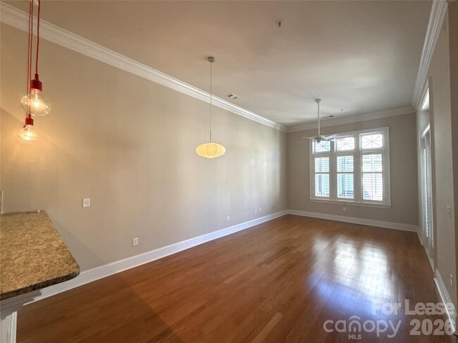 Photo - 2810 Selwyn Ave Unit 425