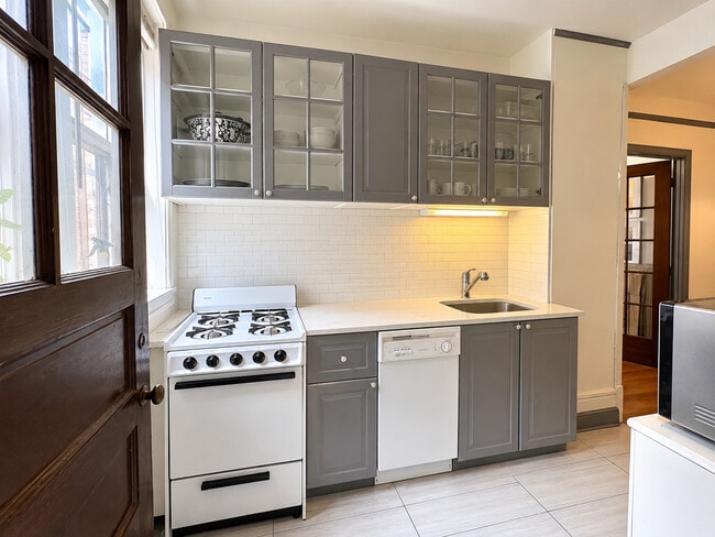 Photo - 1218 W Jarvis Ave