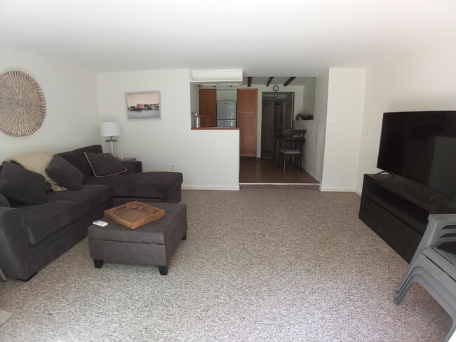 Photo - 360 Marlborough Rd