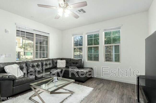 Photo - 1918 E Bridgeport Pkwy