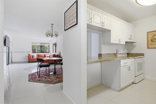Building Photo - 183 Lakeview Dr Unit 102